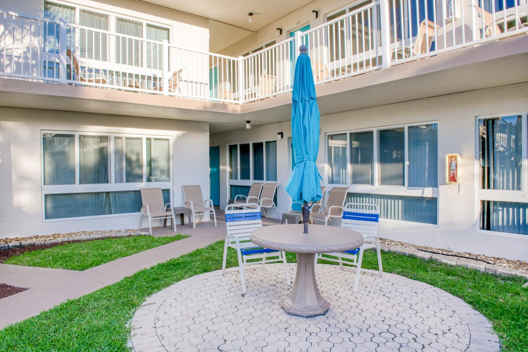 Floranada Condos Помпано Бийч Стая снимка